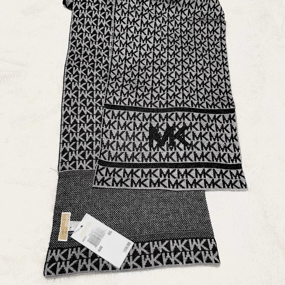 New MICHAEL KORS MK Logo Cuffed Beanie Hat & Scarf Set - Picture 2 of 12